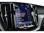 Volvo XC60 2.0 T6 Plug-in hybrid AWD Ultra Black Edition | Pano | Trekhaak | 360 cam | Head up | B&W audio | ACC | Blis | Stoel & Stuur verw. |