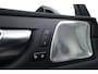 Volvo XC60 2.0 T6 Plug-in hybrid AWD Ultra Black Edition | Pano | Trekhaak | 360 cam | Head up | B&W audio | ACC | Blis | Stoel & Stuur verw. |