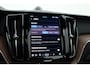 Volvo XC60 2.0 T6 Plug-in hybrid AWD Ultra Dark | Luchtvering | Bowers & Wilkins | Massage | Stoelventilatie | 360 camera | HUD |