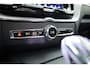 Volvo XC60 2.0 T8 Plug-in hybrid AWD Ultimate Dark | SOH 99,9% | Trekhaak | Head-up | Sport Stoelen | 360 camera |
