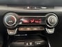 Kia Stonic 1.0 T-GDi DynamicPlusLine Achteruitrijcamera - Airco - Parkeersensor achter - Navigatie - Cruise control - Dakrails - keyless entry and start - Elektrische ramen - Radio - Mistlampen - Bluetooth - Licht metalen velgen Start/stop systeem - Elektrische ramen - Stuur multifunctioneel