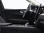 Volvo XC60 2.0 T6 Plug-in hybrid AWD Plus Dark / Head-Up Display / Trekhaak / 360 camera / Pano. dak / Harman Kardon Audio / Stoel-, stuurwiel- & achterbankverwarming / Elektr. stoelverstelling / BLIS