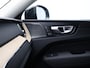 Volvo XC60 2.0 T6 Plug-in hybrid AWD Plus Dark / Head-Up Display / Trekhaak / 360 camera / Pano. dak / Harman Kardon Audio / Stoel-, stuurwiel- & achterbankverwarming / Elektr. stoelverstelling / BLIS