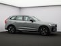 Volvo XC60 2.0 T6 Plug-in hybrid AWD Plus Dark / Head-Up Display / Trekhaak / 360 camera / Pano. dak / Harman Kardon Audio / Stoel-, stuurwiel- & achterbankverwarming / Elektr. stoelverstelling / BLIS