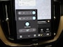 Volvo XC60 2.0 T6 Plug-in hybrid AWD Plus Dark / Head-Up Display / Trekhaak / 360 camera / Pano. dak / Harman Kardon Audio / Stoel-, stuurwiel- & achterbankverwarming / Elektr. stoelverstelling / BLIS