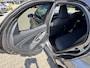 Toyota Yaris HYBRID 115 DYNAMIC COMFORT-PACK STOEL/STUURVERW PARK-SENSOREN BLIND-SPOT APPLE/ANDROID KEYLESS 16" LM-VELGEN ALL-SEASONS NL-AUTO