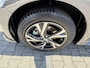Toyota Yaris HYBRID 115 DYNAMIC COMFORT-PACK STOEL/STUURVERW PARK-SENSOREN BLIND-SPOT APPLE/ANDROID KEYLESS 16" LM-VELGEN ALL-SEASONS NL-AUTO