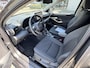 Toyota Yaris HYBRID 115 DYNAMIC COMFORT-PACK STOEL/STUURVERW PARK-SENSOREN BLIND-SPOT APPLE/ANDROID KEYLESS 16" LM-VELGEN ALL-SEASONS NL-AUTO