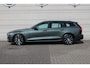 Volvo V60 T8 Plug-in hybrid AWD Plus Dark | Achterbank verwarmd | Apple Carplay & Android Auto | Buitenspiegels elektrisch verstel- en verwarmbaar | Cruise control adaptief met Stop&Go en stuurhulp | Electronic climate controle | Lichtmetalen velgen multi-spaaks 18" | Trekhaak
