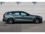 Volvo V60 T8 Plug-in hybrid AWD Plus Dark | Achterbank verwarmd | Apple Carplay & Android Auto | Buitenspiegels elektrisch verstel- en verwarmbaar | Cruise control adaptief met Stop&Go en stuurhulp | Electronic climate controle | Lichtmetalen velgen multi-spaaks 18" | Trekhaak