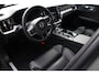 Volvo V60 T8 Plug-in hybrid AWD Plus Dark | Achterbank verwarmd | Apple Carplay & Android Auto | Buitenspiegels elektrisch verstel- en verwarmbaar | Cruise control adaptief met Stop&Go en stuurhulp | Electronic climate controle | Lichtmetalen velgen multi-spaaks 18" | Trekhaak