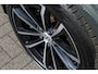Volvo V60 T8 Plug-in hybrid AWD Plus Dark | Achterbank verwarmd | Apple Carplay & Android Auto | Buitenspiegels elektrisch verstel- en verwarmbaar | Cruise control adaptief met Stop&Go en stuurhulp | Electronic climate controle | Lichtmetalen velgen multi-spaaks 18" | Trekhaak