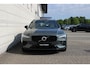 Volvo V60 T8 Plug-in hybrid AWD Plus Dark | Achterbank verwarmd | Apple Carplay & Android Auto | Buitenspiegels elektrisch verstel- en verwarmbaar | Cruise control adaptief met Stop&Go en stuurhulp | Electronic climate controle | Lichtmetalen velgen multi-spaaks 18" | Trekhaak