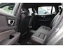 Volvo V60 T8 Plug-in hybrid AWD Plus Dark | Achterbank verwarmd | Apple Carplay & Android Auto | Buitenspiegels elektrisch verstel- en verwarmbaar | Cruise control adaptief met Stop&Go en stuurhulp | Electronic climate controle | Lichtmetalen velgen multi-spaaks 18" | Trekhaak