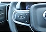 Volvo XC40 B4 Plus Dark | Elektrische verstelbare stoelen met geheugen| Trekhaak | Verwarmbare voorstoelen en stuurwiel | Premium audio by Harman Kardon | Apple carplay/Android auto | Achteruitrijcamera | Parkeersensoren voor/achter | All-seasonbanden