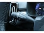 Volvo XC40 B4 Plus Dark | Elektrische verstelbare stoelen met geheugen| Trekhaak | Verwarmbare voorstoelen en stuurwiel | Premium audio by Harman Kardon | Apple carplay/Android auto | Achteruitrijcamera | Parkeersensoren voor/achter | All-seasonbanden