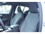 Volvo XC40 B4 Plus Dark | Elektrische verstelbare stoelen met geheugen| Trekhaak | Verwarmbare voorstoelen en stuurwiel | Premium audio by Harman Kardon | Apple carplay/Android auto | Achteruitrijcamera | Parkeersensoren voor/achter | All-seasonbanden