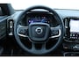 Volvo XC40 B4 Plus Dark | Elektrische verstelbare stoelen met geheugen| Trekhaak | Verwarmbare voorstoelen en stuurwiel | Premium audio by Harman Kardon | Apple carplay/Android auto | Achteruitrijcamera | Parkeersensoren voor/achter | All-seasonbanden