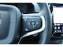 Volvo XC40 B4 Plus Dark | Elektrische verstelbare stoelen met geheugen| Trekhaak | Verwarmbare voorstoelen en stuurwiel | Premium audio by Harman Kardon | Apple carplay/Android auto | Achteruitrijcamera | Parkeersensoren voor/achter | All-seasonbanden