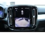 Volvo XC40 B4 Plus Dark | Elektrische verstelbare stoelen met geheugen| Trekhaak | Verwarmbare voorstoelen en stuurwiel | Premium audio by Harman Kardon | Apple carplay/Android auto | Achteruitrijcamera | Parkeersensoren voor/achter | All-seasonbanden