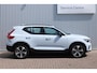 Volvo XC40 B4 Plus Dark | Elektrische verstelbare stoelen met geheugen| Trekhaak | Verwarmbare voorstoelen en stuurwiel | Premium audio by Harman Kardon | Apple carplay/Android auto | Achteruitrijcamera | Parkeersensoren voor/achter | All-seasonbanden