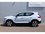 Volvo XC40 B4 Plus Dark | Elektrische verstelbare stoelen met geheugen| Trekhaak | Verwarmbare voorstoelen en stuurwiel | Premium audio by Harman Kardon | Apple carplay/Android auto | Achteruitrijcamera | Parkeersensoren voor/achter | All-seasonbanden