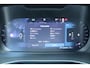 Volvo XC40 B4 Plus Dark | Elektrische verstelbare stoelen met geheugen| Trekhaak | Verwarmbare voorstoelen en stuurwiel | Premium audio by Harman Kardon | Apple carplay/Android auto | Achteruitrijcamera | Parkeersensoren voor/achter | All-seasonbanden