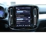 Volvo XC40 B4 Plus Dark | Elektrische verstelbare stoelen met geheugen| Trekhaak | Verwarmbare voorstoelen en stuurwiel | Premium audio by Harman Kardon | Apple carplay/Android auto | Achteruitrijcamera | Parkeersensoren voor/achter | All-seasonbanden