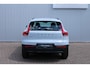 Volvo XC40 B4 Plus Dark | Elektrische verstelbare stoelen met geheugen| Trekhaak | Verwarmbare voorstoelen en stuurwiel | Premium audio by Harman Kardon | Apple carplay/Android auto | Achteruitrijcamera | Parkeersensoren voor/achter | All-seasonbanden