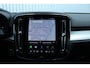 Volvo XC40 B4 Plus Dark | Elektrische verstelbare stoelen met geheugen| Trekhaak | Verwarmbare voorstoelen en stuurwiel | Premium audio by Harman Kardon | Apple carplay/Android auto | Achteruitrijcamera | Parkeersensoren voor/achter | All-seasonbanden