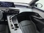 Peugeot 5008 1.2 Hybrid 145 GT 7p VAN:38.900,- VOOR:36.877,- UW HERFSTVOORDEEL:2.023,- ADAPTIVE CRUISE | 360° CAMERA | STOEL- & STUURVERWARMING | MEMORY SEAT MET MASSAGE | DODEHOEKDETECTIE | DRIVE ASSIST | FABRIEKSGARANTIE T/M 07-2027