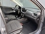 Kia Stonic 1.0 T-GDi MHEV DynamicLine / Apple CarPlay & Android Auto / Achteruitrijcamera / Parkeersensoren achter / Cruise control / Airconditioning / 15 inch lichtmetalen velgen /