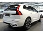 Volvo XC60 2.0 T8 AWD 335kW/456pk Aut8 Recharge Ultra Dark Excl. LUCHTVERING + BOWERS&WILKINS + PANORAMADAK + BLIS + HEAD-UP + PILOT ASSIST + V&A STOEL-&STUURVERWARMING + GOOGLE + STOELVENTILATIE&-MASSAGE + ADAPT.CRUISE + 360 CAMERA + 21" LM-VELGEN!!