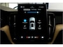 Volvo XC60 2.0 T8 AWD 335kW/456pk Aut8 Recharge Ultra Dark Excl. LUCHTVERING + BOWERS&WILKINS + PANORAMADAK + BLIS + HEAD-UP + PILOT ASSIST + V&A STOEL-&STUURVERWARMING + GOOGLE + STOELVENTILATIE&-MASSAGE + ADAPT.CRUISE + 360 CAMERA + 21" LM-VELGEN!!