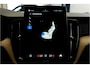 Volvo XC60 2.0 T8 AWD 335kW/456pk Aut8 Recharge Ultra Dark Excl. LUCHTVERING + BOWERS&WILKINS + PANORAMADAK + BLIS + HEAD-UP + PILOT ASSIST + V&A STOEL-&STUURVERWARMING + GOOGLE + STOELVENTILATIE&-MASSAGE + ADAPT.CRUISE + 360 CAMERA + 21" LM-VELGEN!!