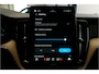 Volvo XC60 2.0 T8 AWD 335kW/456pk Aut8 Recharge Ultra Dark Excl. LUCHTVERING + BOWERS&WILKINS + PANORAMADAK + BLIS + HEAD-UP + PILOT ASSIST + V&A STOEL-&STUURVERWARMING + GOOGLE + STOELVENTILATIE&-MASSAGE + ADAPT.CRUISE + 360 CAMERA + 21" LM-VELGEN!!