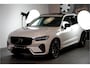 Volvo XC60 2.0 T8 AWD 335kW/456pk Aut8 Recharge Ultra Dark Excl. LUCHTVERING + BOWERS&WILKINS + PANORAMADAK + BLIS + HEAD-UP + PILOT ASSIST + V&A STOEL-&STUURVERWARMING + GOOGLE + STOELVENTILATIE&-MASSAGE + ADAPT.CRUISE + 360 CAMERA + 21" LM-VELGEN!!