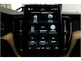 Volvo XC60 2.0 T8 AWD 335kW/456pk Aut8 Recharge Ultra Dark Excl. LUCHTVERING + BOWERS&WILKINS + PANORAMADAK + BLIS + HEAD-UP + PILOT ASSIST + V&A STOEL-&STUURVERWARMING + GOOGLE + STOELVENTILATIE&-MASSAGE + ADAPT.CRUISE + 360 CAMERA + 21" LM-VELGEN!!