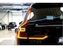 Volvo XC60 2.0 T8 AWD 299kW/407pk Aut8 MJ2027, NIEUW €82.945! Plug-in Ultra Black Exec. LUCHTVERING + BOWERS&WILKINS + PANORAMADAK + EL.TREKHAAK + HEAD-UP + PILOT ASSIST + STOELVERWARMING/-VENTILATIE&-MASSAGE + STUURVERARMING + 360 CAMERA + 21" LM-VELGEN!!