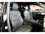 Volvo XC60 2.0 T8 AWD 299kW/407pk Aut8 MJ2027, NIEUW €82.945! Plug-in Ultra Black Exec. LUCHTVERING + BOWERS&WILKINS + PANORAMADAK + EL.TREKHAAK + HEAD-UP + PILOT ASSIST + STOELVERWARMING/-VENTILATIE&-MASSAGE + STUURVERARMING + 360 CAMERA + 21" LM-VELGEN!!