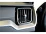 Volvo XC60 2.0 T8 AWD 299kW/407pk Aut8 MJ2027, NIEUW €82.945! Plug-in Ultra Black Exec. LUCHTVERING + BOWERS&WILKINS + PANORAMADAK + EL.TREKHAAK + HEAD-UP + PILOT ASSIST + STOELVERWARMING/-VENTILATIE&-MASSAGE + STUURVERARMING + 360 CAMERA + 21" LM-VELGEN!!