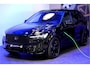 Volvo XC60 2.0 T8 AWD 299kW/407pk Aut8 MJ2027, NIEUW €82.945! Plug-in Ultra Black Exec. LUCHTVERING + BOWERS&WILKINS + PANORAMADAK + EL.TREKHAAK + HEAD-UP + PILOT ASSIST + STOELVERWARMING/-VENTILATIE&-MASSAGE + STUURVERARMING + 360 CAMERA + 21" LM-VELGEN!!