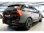 Volvo XC60 2.0 T8 AWD 299kW/407pk Aut8 MJ2027, NIEUW €82.945! Plug-in Ultra Black Exec. LUCHTVERING + BOWERS&WILKINS + PANORAMADAK + EL.TREKHAAK + HEAD-UP + PILOT ASSIST + STOELVERWARMING/-VENTILATIE&-MASSAGE + STUURVERARMING + 360 CAMERA + 21" LM-VELGEN!!