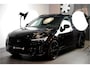 Volvo XC60 2.0 T8 AWD 299kW/407pk Aut8 MJ2027, NIEUW €82.945! Plug-in Ultra Black Exec. LUCHTVERING + BOWERS&WILKINS + PANORAMADAK + EL.TREKHAAK + HEAD-UP + PILOT ASSIST + STOELVERWARMING/-VENTILATIE&-MASSAGE + STUURVERARMING + 360 CAMERA + 21" LM-VELGEN!!