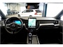 Volvo XC60 2.0 T8 AWD 299kW/407pk Aut8 MJ2027, NIEUW €82.945! Plug-in Ultra Black Exec. LUCHTVERING + BOWERS&WILKINS + PANORAMADAK + EL.TREKHAAK + HEAD-UP + PILOT ASSIST + STOELVERWARMING/-VENTILATIE&-MASSAGE + STUURVERARMING + 360 CAMERA + 21" LM-VELGEN!!