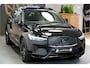 Volvo XC60 2.0 T8 AWD 299kW/407pk Aut8 MJ2027, NIEUW €82.945! Plug-in Ultra Black Exec. LUCHTVERING + BOWERS&WILKINS + PANORAMADAK + EL.TREKHAAK + HEAD-UP + PILOT ASSIST + STOELVERWARMING/-VENTILATIE&-MASSAGE + STUURVERARMING + 360 CAMERA + 21" LM-VELGEN!!