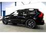 Volvo XC60 2.0 T8 AWD 299kW/407pk Aut8 MJ2027, NIEUW €82.945! Plug-in Ultra Black Exec. LUCHTVERING + BOWERS&WILKINS + PANORAMADAK + EL.TREKHAAK + HEAD-UP + PILOT ASSIST + STOELVERWARMING/-VENTILATIE&-MASSAGE + STUURVERARMING + 360 CAMERA + 21" LM-VELGEN!!
