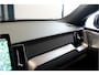 Volvo XC60 2.0 T8 AWD 299kW/407pk Aut8 MJ2027, NIEUW €82.945! Plug-in Ultra Black Exec. LUCHTVERING + BOWERS&WILKINS + PANORAMADAK + EL.TREKHAAK + HEAD-UP + PILOT ASSIST + STOELVERWARMING/-VENTILATIE&-MASSAGE + STUURVERARMING + 360 CAMERA + 21" LM-VELGEN!!