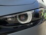 Mazda 3 2.0 e-SkyActiv-G M Hybrid 122 Comfort met Bose | Apple Carplay / Android Auto | Navigatiesysteem | Licht + Regensensor | Elektrisch Verstelbare Bestuurderstoel | Stoel + Stuurverwarming | Parkeersensoren Voor + Achter | Camera Achter | 18"Lichtmetalen velgen | Lederen Bekleding | Cruise Control Adaptief