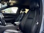 Mazda 3 2.0 e-SkyActiv-G M Hybrid 122 Comfort met Bose | Apple Carplay / Android Auto | Navigatiesysteem | Licht + Regensensor | Elektrisch Verstelbare Bestuurderstoel | Stoel + Stuurverwarming | Parkeersensoren Voor + Achter | Camera Achter | 18"Lichtmetalen velgen | Lederen Bekleding | Cruise Control Adaptief
